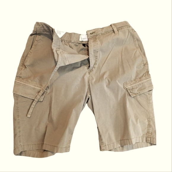 NWT..Civil Society Mesa Khaki Cargo Shorts...Size 34 - Picture 1 of 6